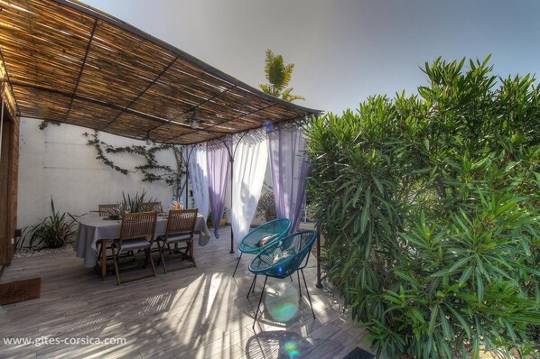 Outdoor dining - Vrbo Property (PORTICCIO)
