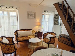Living area - Vrbo Property (SANTO PIETRO DI TENDA)