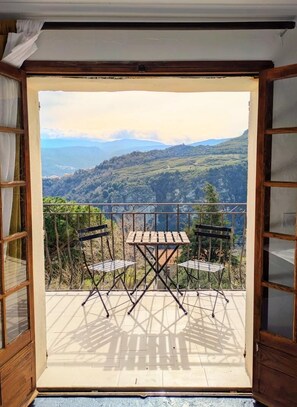 Dining - Vrbo Property (SANTO PIETRO DI TENDA)