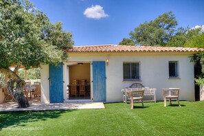 Outdoor dining - Vrbo Property (SOTTA)