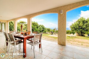 Outdoor dining - Vrbo Property (CALCATOGGIO)