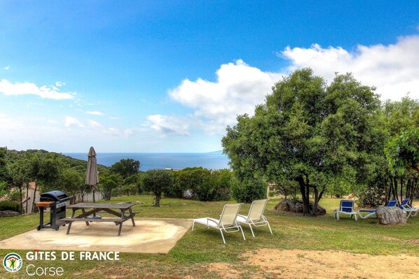 Outdoor dining - Vrbo Property (CALCATOGGIO)