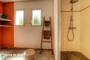 Bathroom - Vrbo Property (CALCATOGGIO)