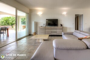 Living area - Vrbo Property (CALCATOGGIO)