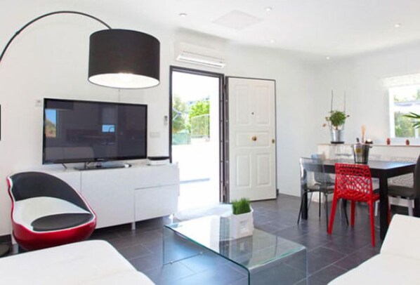 Living area - Vrbo Property (PIETRALBA)
