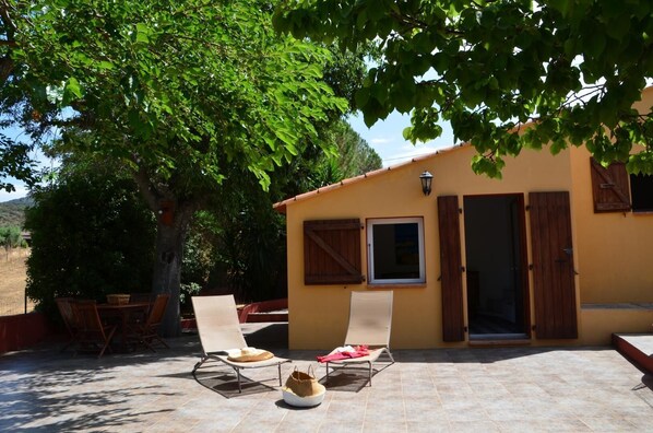 Outdoor dining - Vrbo Property (SANT ANDREA D'ORCINO)