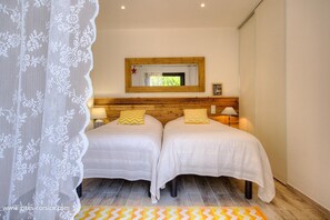 Room - Vrbo Property (COTI CHIAVARI)