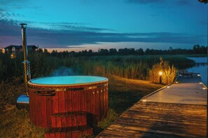 Outdoor spa tub - Perfect 2-bedroom house - Nr.4 - for your getaway (Slampe)