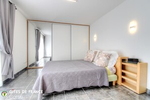 Room - Vrbo Property (COTI CHIAVARI)