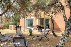Outdoor dining - Vrbo Property (COTI CHIAVARI)