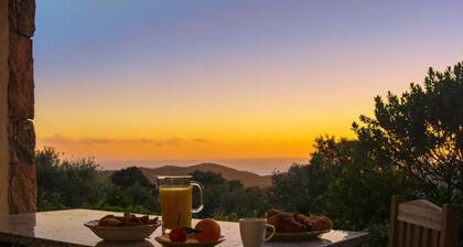 Swimming pool, comfort and unspoilt surroundings: everything you need to discover the far south is here.