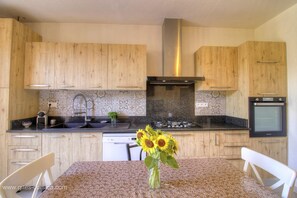 Private kitchen - Vrbo Property (CARGESE)
