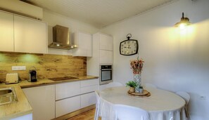 Private kitchen - Vrbo Property (SANTA REPARATA DI BALAGNA)