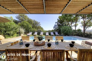 Outdoor dining - Vrbo Property (SAINTE LUCIE DE PORTO VECCHIO)