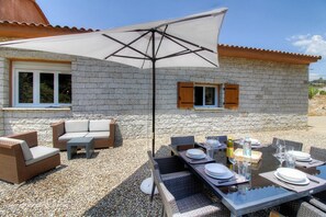 Outdoor dining - Vrbo Property (VIGGIANELLO)
