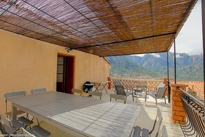 Outdoor dining - Vrbo Property (OTA)