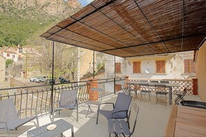 Outdoor dining - Vrbo Property (OTA)