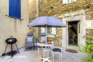 Outdoor dining - Vrbo Property (SANT'ANDREA DI COTONE)