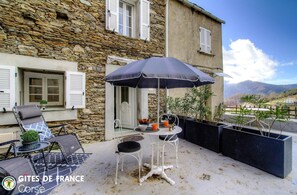 Outdoor dining - Vrbo Property (SANT'ANDREA DI COTONE)