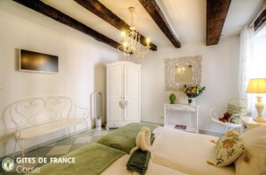Room - Vrbo Property (SANT'ANDREA DI COTONE)