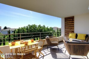 Outdoor dining - Vrbo Property (FOLELLI)