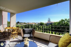 Outdoor dining - Vrbo Property (FOLELLI)