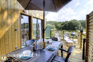 Outdoor dining - Vrbo Property (SARROLA CARCOPINO)