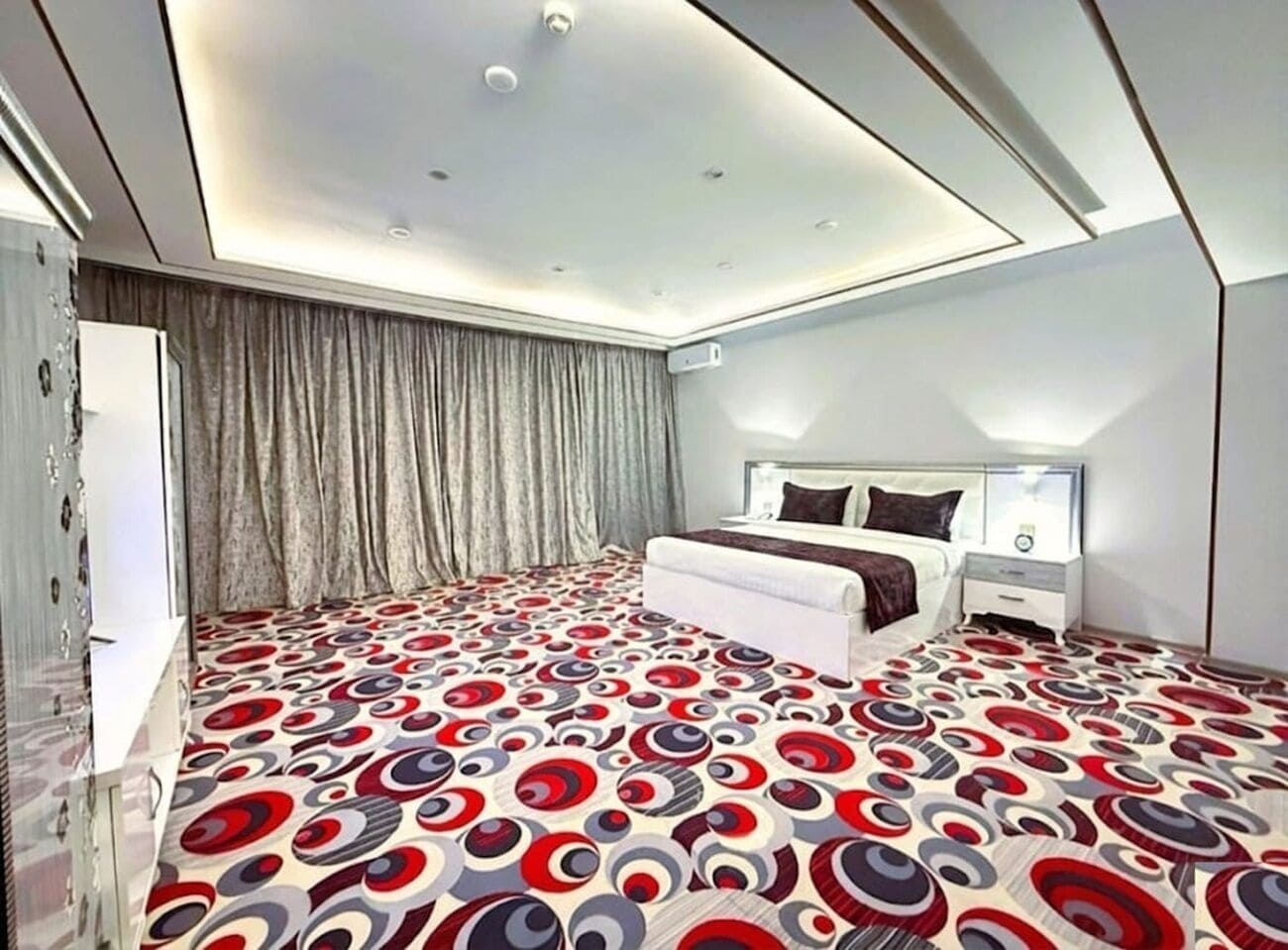 Quarto casal, vista para a cidade | Escrivaninha, espaço de trabalho para notebook, Wi-Fi de cortesia
