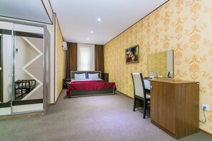 Desk, laptop workspace, free WiFi, bed sheets - Golden Plaza Hotel (Bakı)