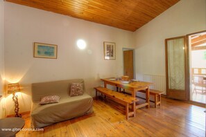 Dining - Vrbo Property (BASTELICA)