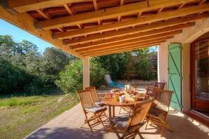 Outdoor dining - Vrbo Property (SPELONCATO)