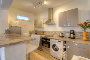 Private kitchen - Vrbo Property (CARGESE)