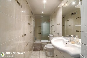 Bathroom - Vrbo Property (TIUCCIA)