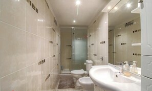 Douche, sèche-cheveux