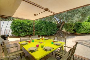 Outdoor dining - Vrbo Property (SAINTE LUCIE DE PORTO VECCHIO)