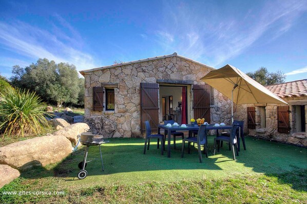 Outdoor dining - Vrbo Property (SOTTA)