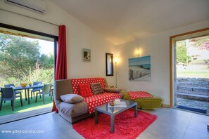 Living area - Vrbo Property (SOTTA)