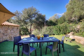 Outdoor dining - Vrbo Property (SOTTA)