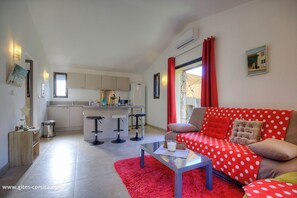 Living area - Vrbo Property (SOTTA)