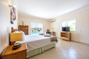 Room - Vrbo Property (Areias de Porches)