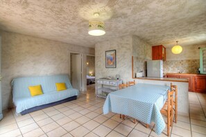 Living area - Vrbo Property (SAN GAVINO DI CARBINI)