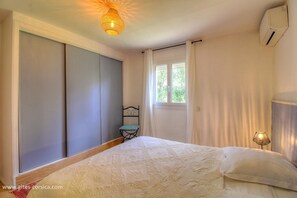 Room - Vrbo Property (SAN GAVINO DI CARBINI)