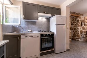 Private kitchen - Vrbo Property (PORTO VECCHIO)