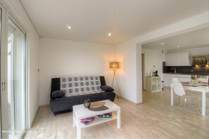 Living area - Vrbo Property (CALCATOGGIO)