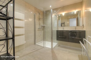 Bathroom - Vrbo Property (CALCATOGGIO)