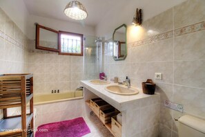 Bathroom - Close to the kites - CUTTOLI CORTICCHIATO (CUTTOLI CORTICCHIATO)