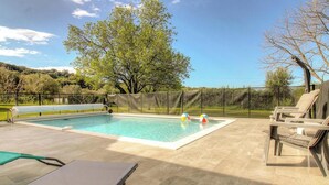 A rectangular pool with a white edge, surrounded by a fence, and a chair on the right. - In the Meadow of the Kites - CUTTOLI CORTICCHIATO (CUTTOLI CORTICCHIATO)