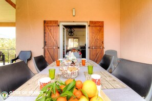 Outdoor dining - Close to the kites - CUTTOLI CORTICCHIATO (CUTTOLI CORTICCHIATO)