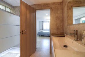 Bathroom - Vrbo Property (ALATA)