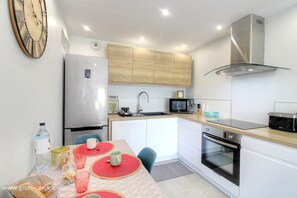 Private kitchen - Vrbo Property (ALATA)